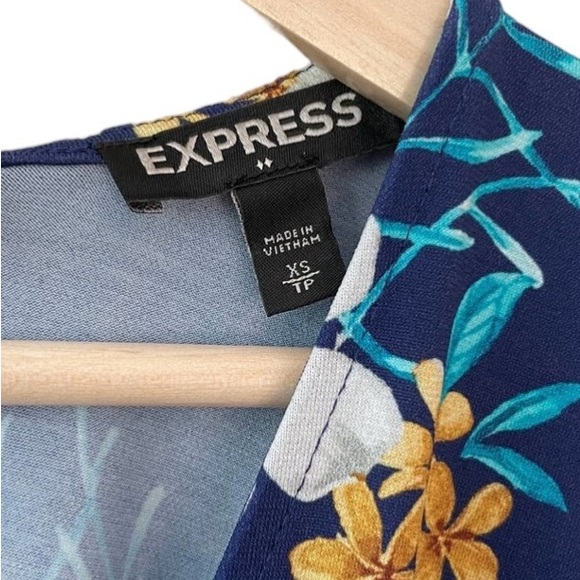 Floral Romper - Picture 3 of 7